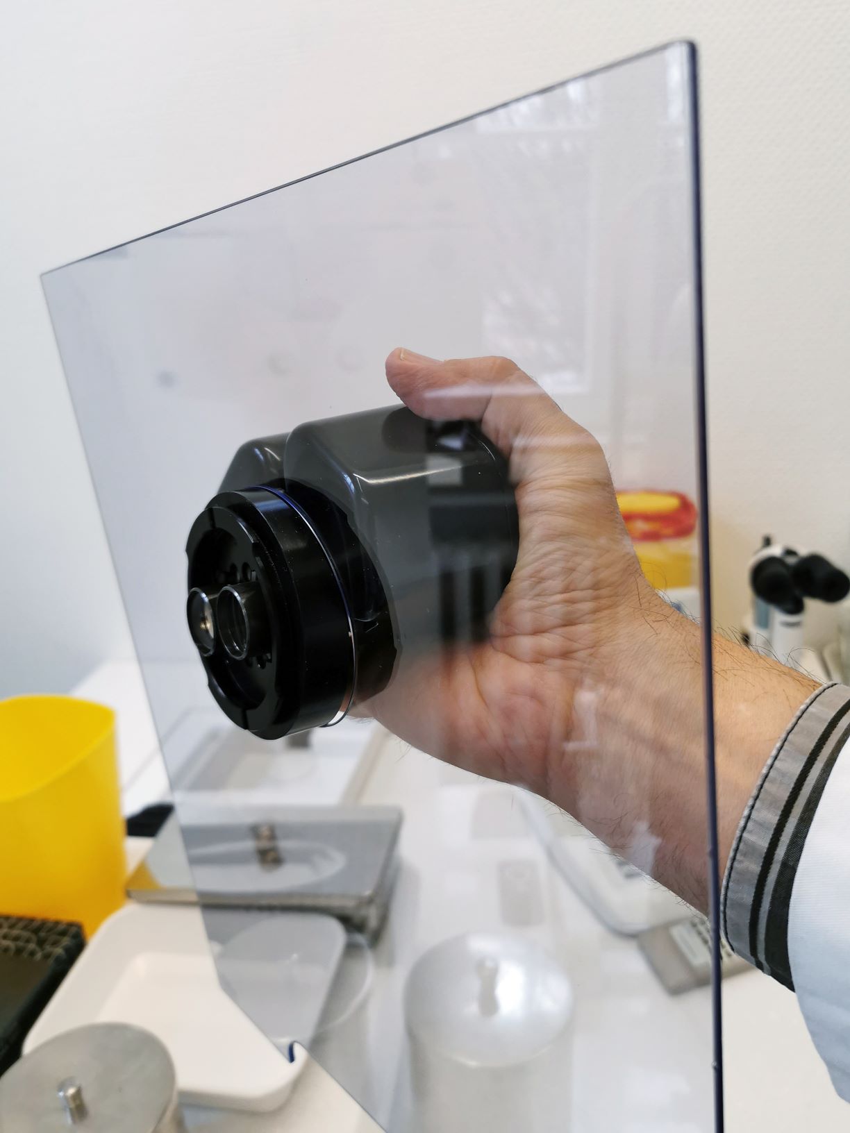 Ein Schutz gegen die Tröpfcheninfektion an der Spaltlampe